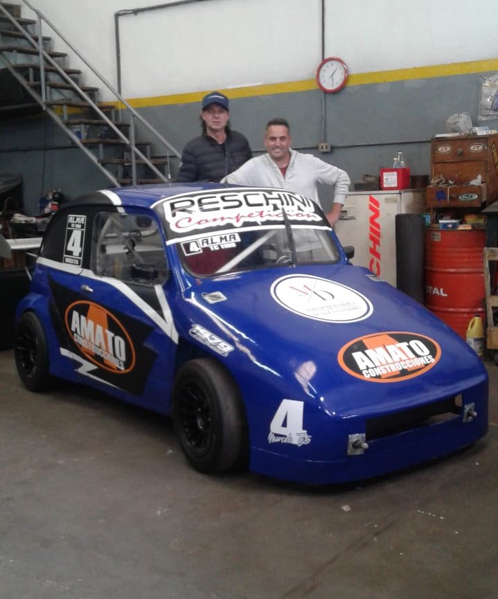 ALMAPRENSA's tweet photo. 👌🏻 Marcelo Teta se prepara para el regreso de ALMA a las pistas. El piloto de la zona de San Miguel ya tiene listo el Fiat 600 para formar parte de la TC 1100 junto al Reschini Competición el próximo 25 de Octubre en el Circuito 5 del Gálvez. 🏁 #tc1100 #alma #volvemosalgalvez https://t.co/8L8wPtNGk3