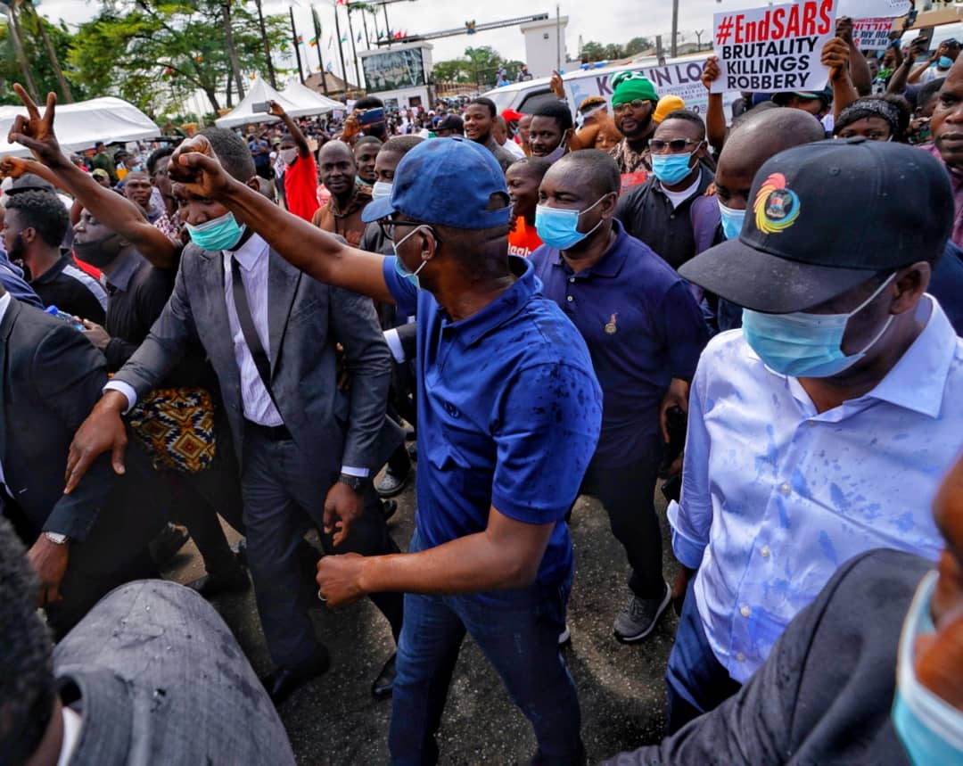 jidesanwoolu's tweet photo. I joined the #ENDSARS protesters in Alausa and received a letter of their demands and once again I reiterated my support. I am now on my way to Abuja to meet with H.E Pres. @MBuhari and the goal of the conversation is clear. 

Tangible next steps to #EndPoliceBrutality. https://t.co/UPhyvO4hWQ