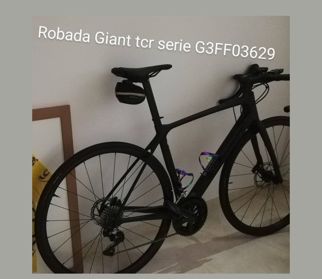 alejocalleCS's tweet photo. Ayer entraron al apto de un amigo en #Envigado y le robaron sus bicicletas. Me ayudan porfa con un RT y evitar que sean negociadas. https://t.co/1rUbuylTrA