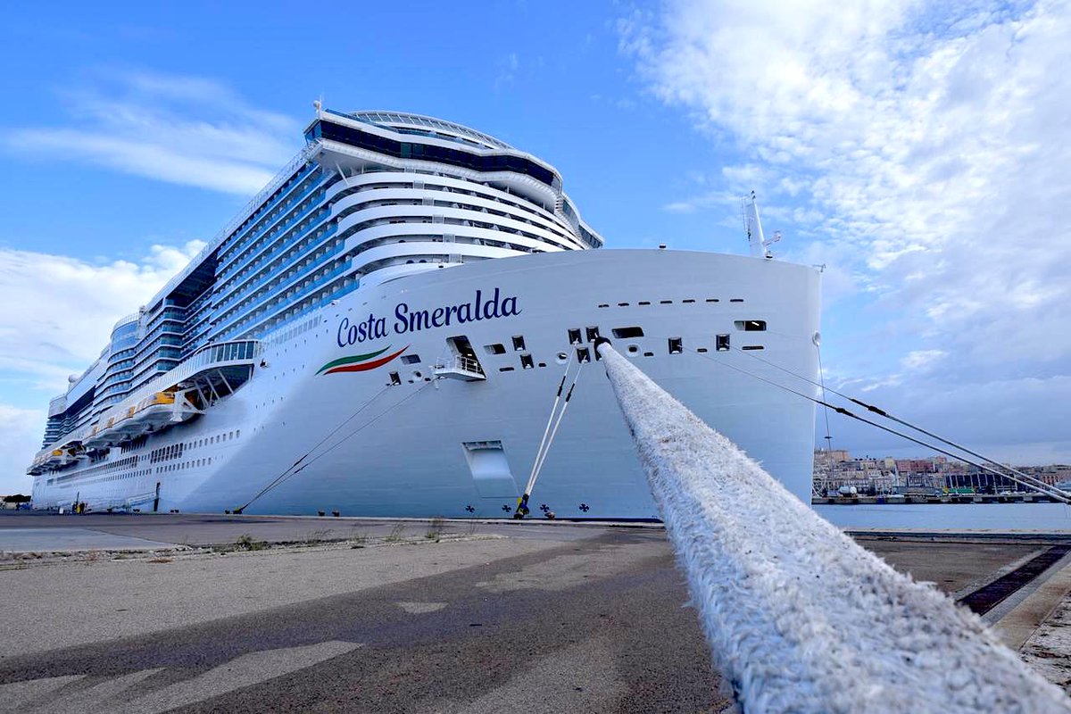 pazzoperilmare's tweet photo. L'ammiraglia ecofriendly #CostaSmeralda è arrivata a #Cagliari @CagliariCruiseP e ritornerà ogni martedì sino al 10 novembre. #CruisinAgain https://t.co/3HIBxIxUv2