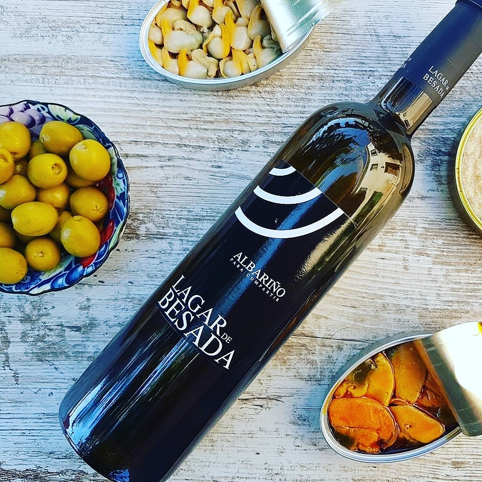 tuaperitivo's tweet photo. Albariño & Conservas Gourmet, siempre es buena idea 😋😋
https://t.co/f9BKHndM9G
#albariño #wine #berberechos #escopinyes #musclos #mejillones #masterchef #ellegourmet #cuinas #cuina #mccelebrity #faro #aceitunas #olivas #olives #telvagourmet #food #foodies #lagardebesada https://t.co/EAz0ZR25bi