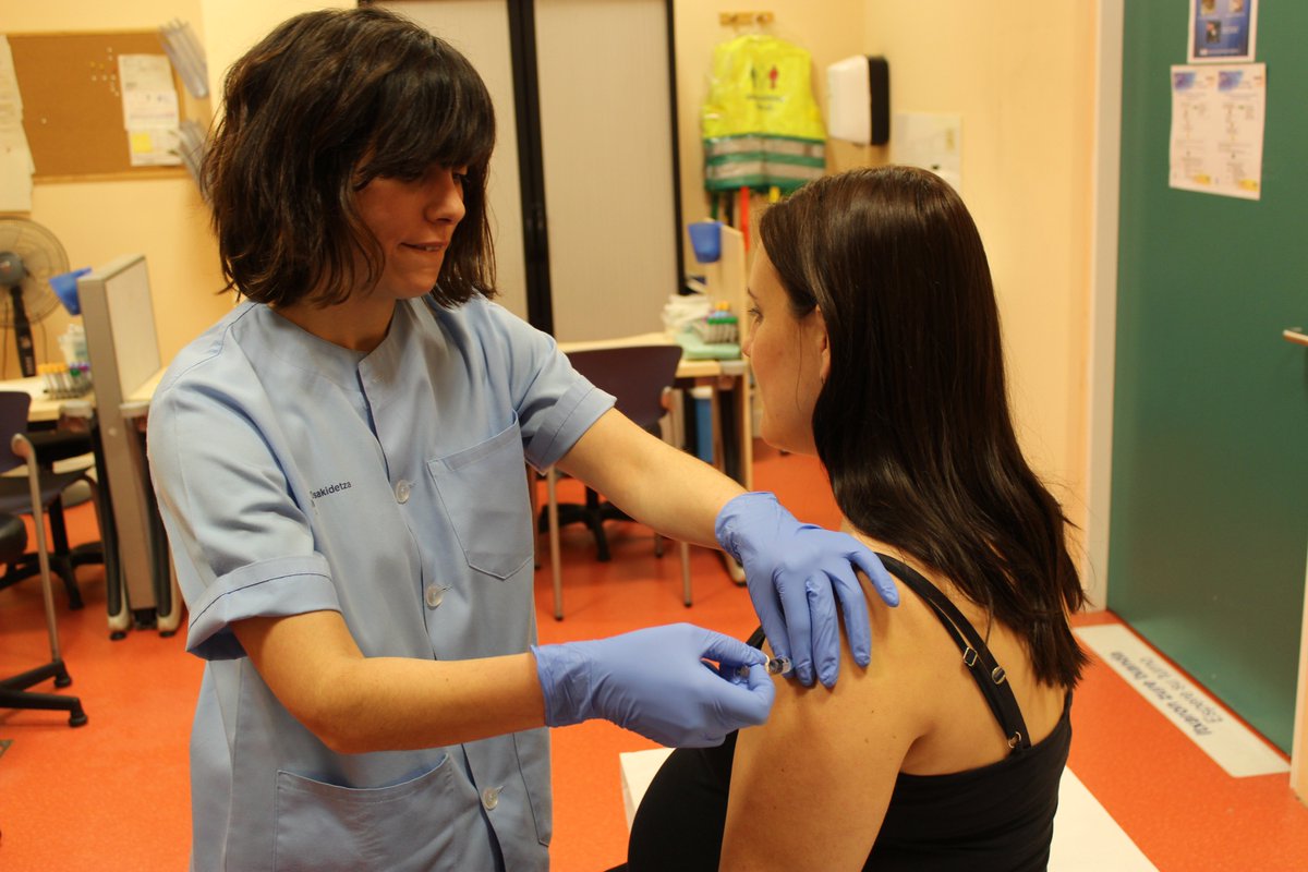 SATSE_Euskadi's tweet photo. La enfermería se encuentra sobrecargada ante el arranque de la vacunación en Osakidetza 💉
👉 https://t.co/CmUwWN5zuk
◻️◻️◻️
Erizaintza lan-gainkargaz Osakidetzan txertaketa abiaraztean 💉
👉 https://t.co/RNbyw4EJVY https://t.co/8jEkts9fhB