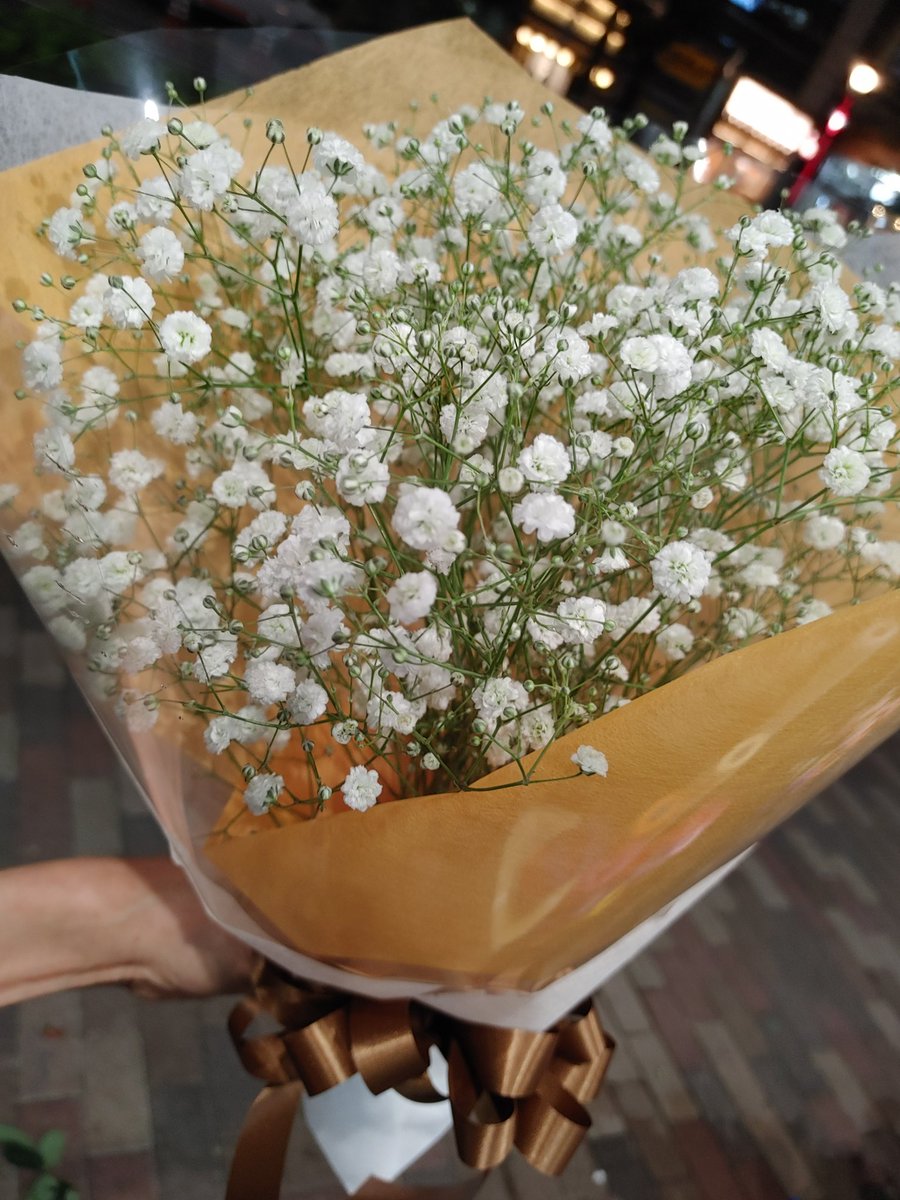 恵比寿駅西口 ｈａｎａ華林 Pa Twitter 深夜の花屋 ハナカリンです 会津産のカスミ草 ベールスター ようやく入荷しました ひとつひとつのお花が大粒でキレイ カスミ草だけのブーケもなかなかかわいいですよ 深夜の花屋 恵比寿 ハナカリン カスミ草 かすみ