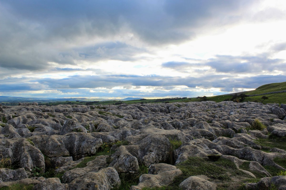 VNYorkshire's tweet photo. Tourist attractions around Malham include #MalhamTarn, #MalhamCove, #GordaleScar, #JanetsFoss and the #DryValley. https://t.co/0Q2KEj6hbj
