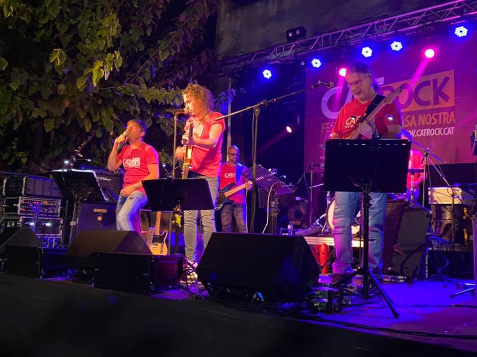 catrockcat's tweet photo. 🎶 Gràcies per convidar-nos a posar banda sonora al Sopar de Sant Grau.
😷 Una vuitantena de persones van gaudir del concert a la Plaça Cruïlles mantenint totes les distàncies i mesures de seguretat!
Moltes gràcies a tothom!
#culturasegura #caldesdemalavella https://t.co/oc8cWgaLEn
