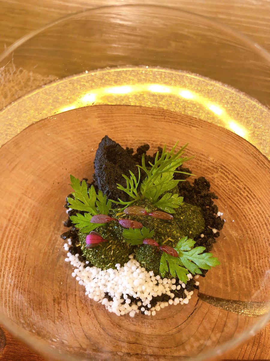 ConsulKyoto's tweet photo. Ce midi, j’ai profité de la #FranceRestaurantWeek #FRW pour découvrir à Kyoto le restaurant « Kozo - Kyo gastronomy » du jeune chef #KozoNoda (photo, avec mon complice gastronome Jocelyn Deumié, représentant de #Rougie en Asie). J’adore l’amuse bouche terrarium! 美味しかった! https://t.co/o0MoSJ8h42