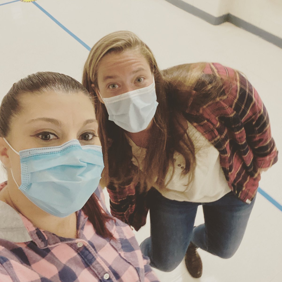 MsZezza's tweet photo. Caught Ms. Bosmans showing some school spirit @holmdelfieldhockey #HomeDelSpirit #HomeDelProud #MakeGoodDecisions https://t.co/j5ZdPT3dRx