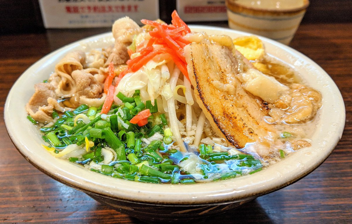 TabidYuzu's tweet image. #くろとん
#限定麺 背脂肉野菜そば

スープがメタクソ美味い(b 'Д' )b
背脂の甘味が良い仕事してます
Ｇ麺の力強いスープも好きだが、そばの透き通ったスープも好きになったッスよ
普通のそばも早く食べねば

美味しかったです　ご馳走様でした