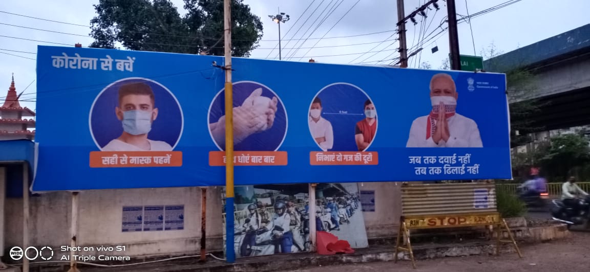 bpcretraipur's tweet photo. Raipur Territory joins campaign to fight pandemic by displaying COVID-19 awareness message at ROs #Unite2FightCorona @BPCLRetail @rakeshsinhabpc @AdityaM8122 @AbhijitPanari https://t.co/AyQrjKdyyZ