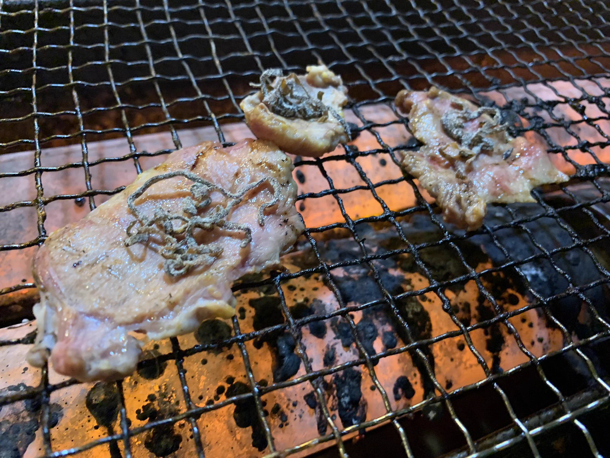 今日タンを捌いたのでやってみましたぁぁ！
確かにうまい！ごま油つけてとかでもうまいかも！
俺はこの上からレモン垂らしてバイトと食べましたけど！！！  