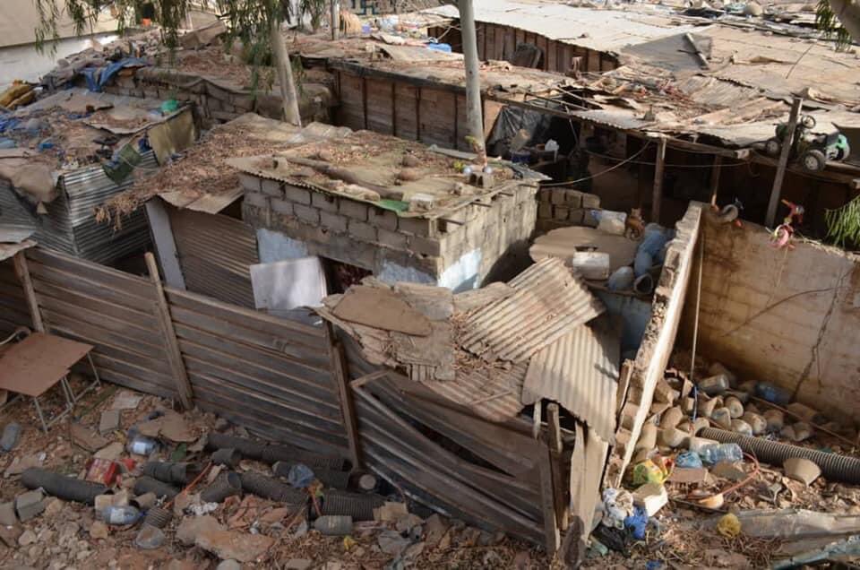 AprChine's tweet photo. Quand c’est important on en parle 👇🏾
Je vous invite à visualiser les images à Liberté 6 baraque, avant et après programme zéro bidonvilles de son excellence le Président @Macky_Sall. Du concret, 215 familles logées dans des conditions nobles. @akfofana @aliounetine16 @partageleen https://t.co/UxkyahROun