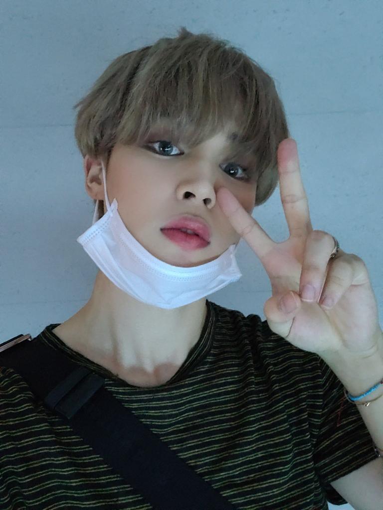 생일 축하해주셔서 감사합니다
여러분도 행복한 하루 되세요 😄
조만간 브이앱으로 찾아 뵐게요!