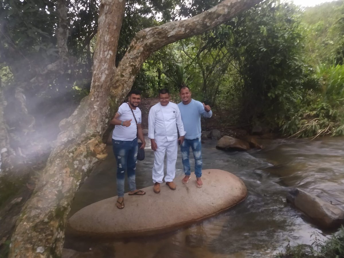 _MANOCOLOMBIA's tweet photo. #ManoporColombia parte del equipo de la fundación una mano por colombia nos trasladamos a la sierra en un plan de Capacitación para la elaboración de algunos dulces, seguimos avanzando en la formación de las comunidades en todo el Territorio  @noticiascolomb9 @PequesRadio https://t.co/K7qbTRjyzJ