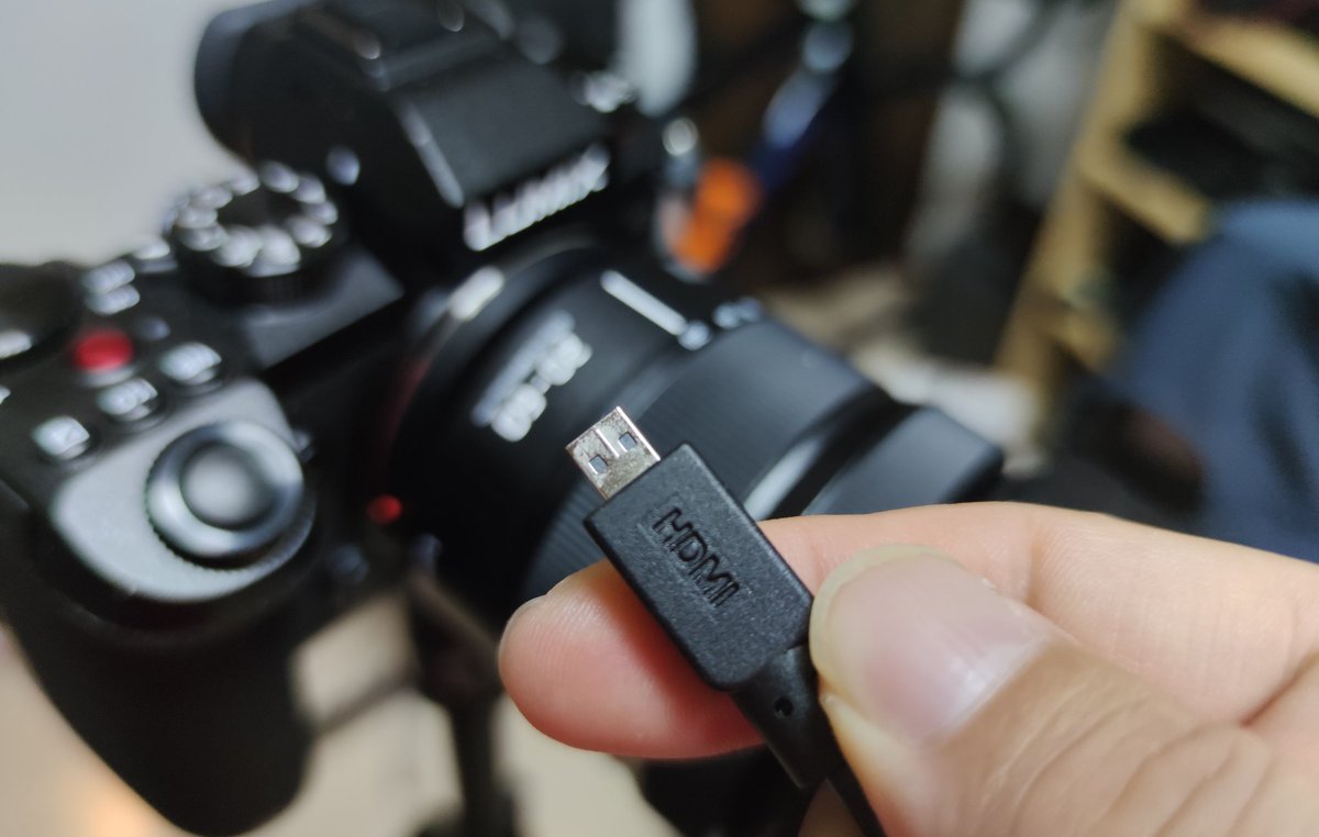 UZUMAX's tweet photo. 毎回探すのに一苦労するケーブル(ノ`Д´)ノ彡
#microhdmi https://t.co/z7xS7kKFUO