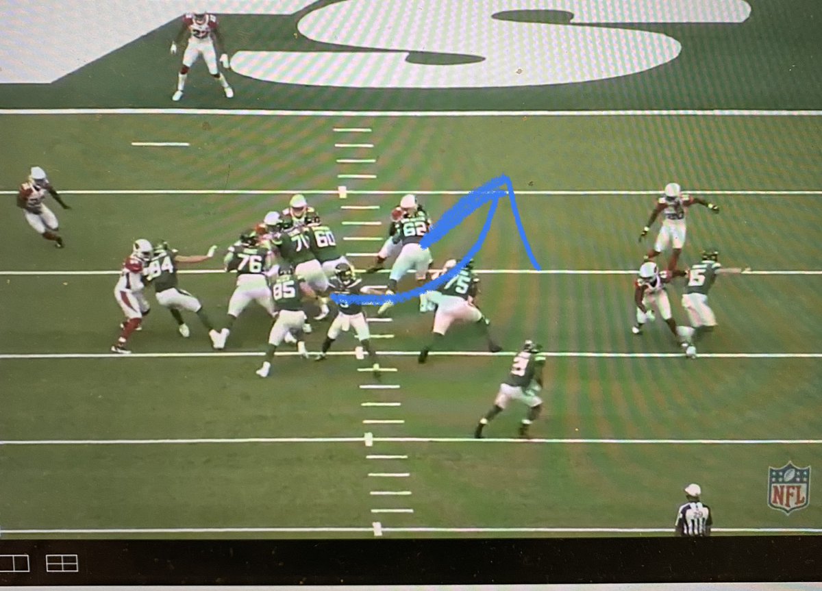 danorlovsky7's tweet photo. This is issue #54678 with the @nyjets offense for me. Why, on 3rd and 1, do you hand the football to a blocking TE on a FB dive play? Why? Any competent back cuts this back and scores-DONT ASK PLAYERS TO DO THINGS THEY CANT!! This is on coaching!! https://t.co/EAIHmuN3tH