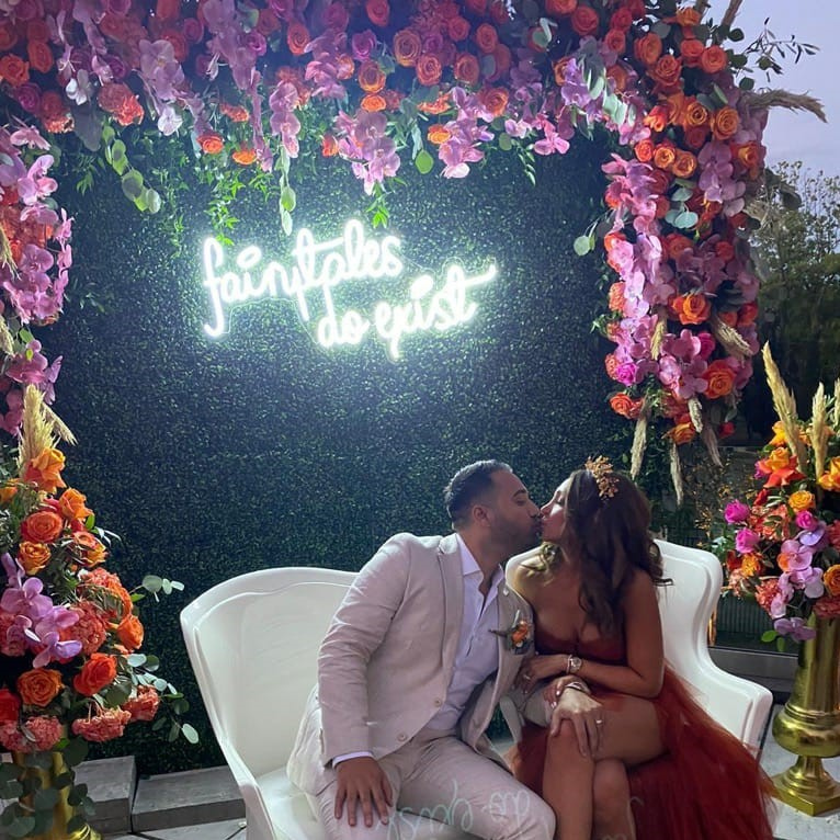MarqueeMarcTO's tweet photo. Cinderella is proof....that a new pair of shoes can change your life!  But remember....if you lose your shoe at midnight...it's probably because you are drunk!
#wedding #bride #weddingdress #weddingday #bridal #weddings #weddingideas #weddingdecor #neonsign #neon https://t.co/se6NREqJw7