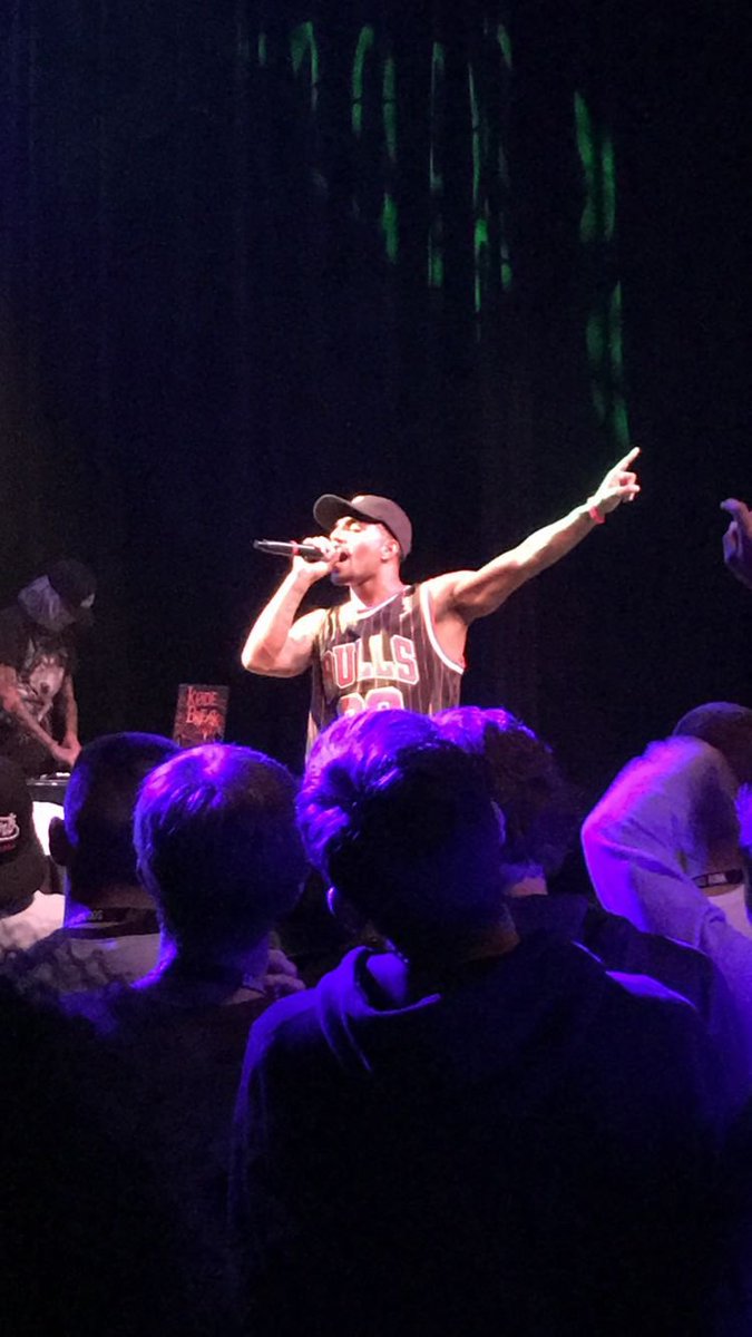 JustCanaduh's tweet photo. 4 years ago today I saw ⁦@OnlyFuturistic⁩ with the most amazing cousin ever and it’s still the best memory I have 😍😔 https://t.co/hmcjpQ6Dj1