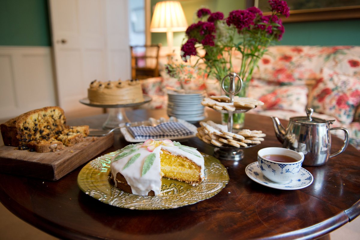 Ballymaloe's tweet photo. Planning a #corkcation this weekend or for the #bankholidayweekend ? πΈπ΄π·ποΈπ³
Join us for exceptional @ballymaloe Dinner, Bed & Breakfast value #makeabreakforit #purecork #Level3 #Covid19 #getaway https://t.co/qHN8eMQ4X2 https://t.co/SgtriUfas1