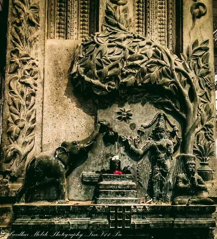 Amazing craftsmanship by our ancestors! Showing Ma Parvati as Akilandeswari & depicting popular story of elephant & spider (both god Shiva's ganas in previous birth) worshipping shiv lingam. Elephant showering water for abhishekam & spider forming web for protection over lingam