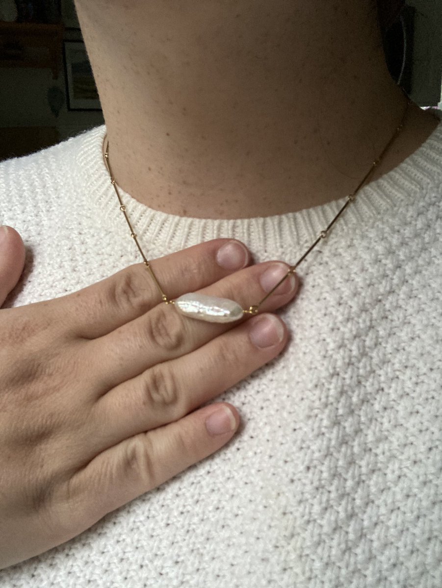 ShopTMDCo's tweet photo. Already a #bestseller
Marina Pearl Necklace - Bronze https://t.co/4EaAhgSp4H
#handmadejewelry #pearljewelry https://t.co/hrRERuKgq0
