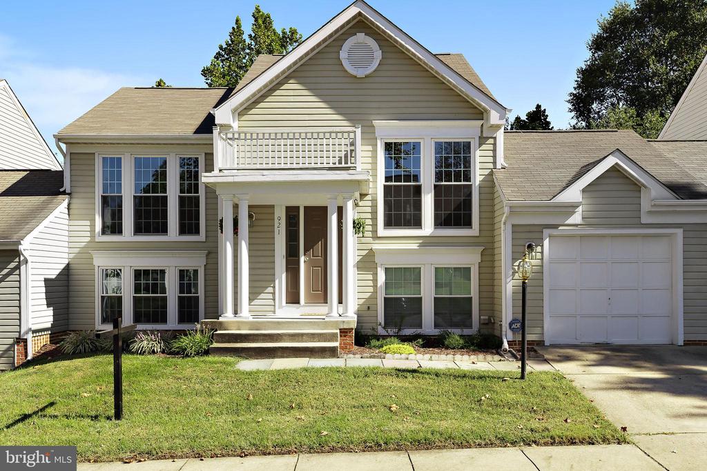 AngelSBrown's tweet photo. Fall in love with this 3 BD/ 3 BA in Bowie. Call, text or direct message me for more info.  https://t.co/29VJdBJtlG https://t.co/o92hSFTcWv