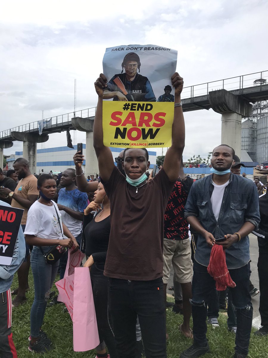 JWechie's tweet photo. Ph Na we eh no body body fucks ✊🏼✊🏼✊🏼✊🏼✊🏼#EndSARS #EndPoliceBrutalityinNigeria #EndSarsNow we don tire #PortHarcourtProtests #por https://t.co/nj4BMEFNnL