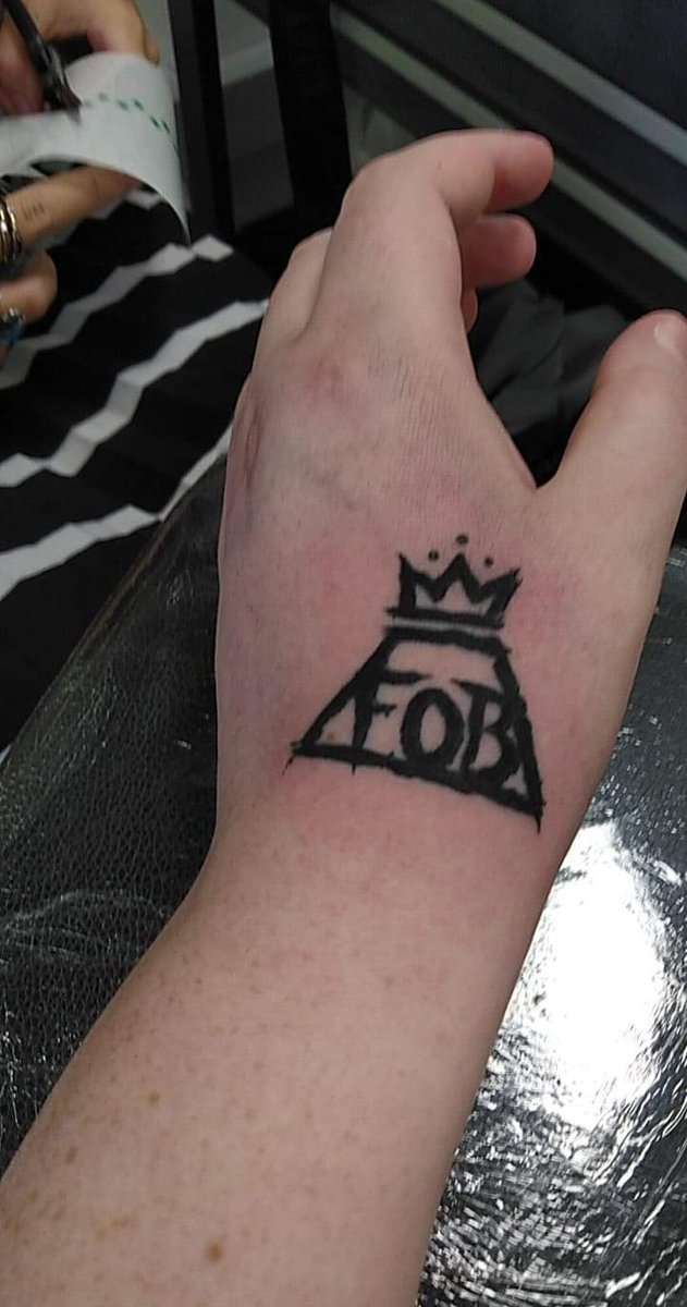 PrincessJase2's tweet photo. Ayo I never usually tag bands &amp; stuff but my tattoo artist said it's always worth a shot! @falloutboy #Tattoo #New #WorthAShot #FallOutBoy #FOB https://t.co/WDQVY0rUEF
