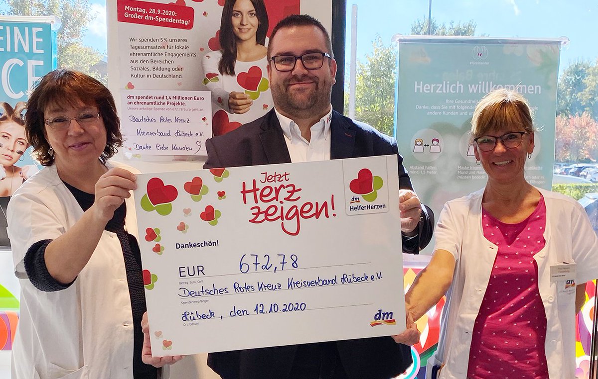 Wir sagen DANKE an <a href="/dm_drogerie/">dm drogeriemarkt</a> für die Spende im Rahmen der Aktion #Helferherzen2020. 
bit.ly/3nN9L4z
#DRK #Luebeck #Herzzeigen #Spende #Dank #Ehrenamt