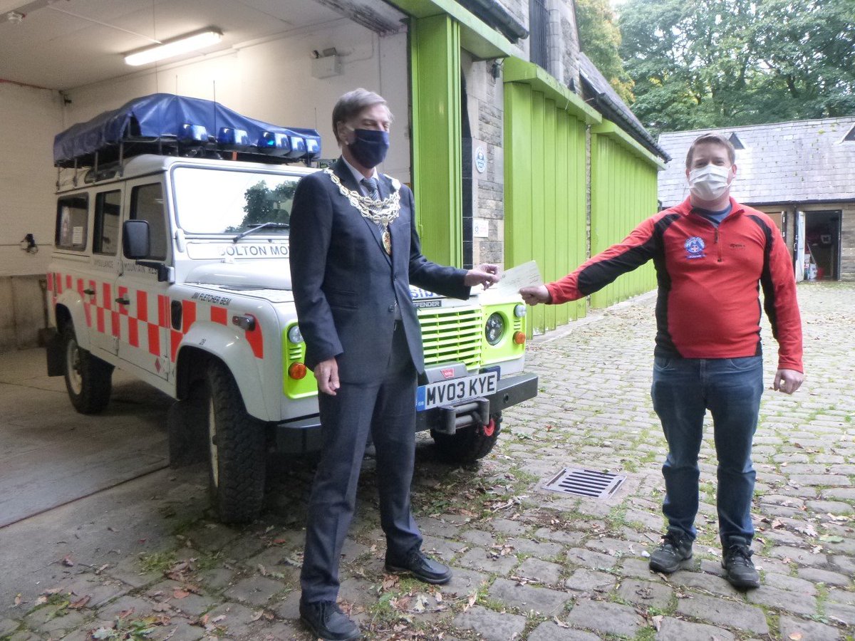 BoltonMRT's tweet image. We're proud to have been chosen as one of the Horwich mayor’s charitys of the year. Steve was delighted to receive £1000 from Gordon Stone on behalf of the Team. This has been a challenging year for fundraising &amp;amp; is therefore a welcome addition to our new vehicles fund #ThankYou