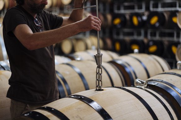 While ageing, our white wines require daily attention as bâtonnage is carried out manually, barrel by barrel. Turning the fine lees encourages the extraction of flavours, aromas and the development of a rich texture.
#Ornellaia #batonnage