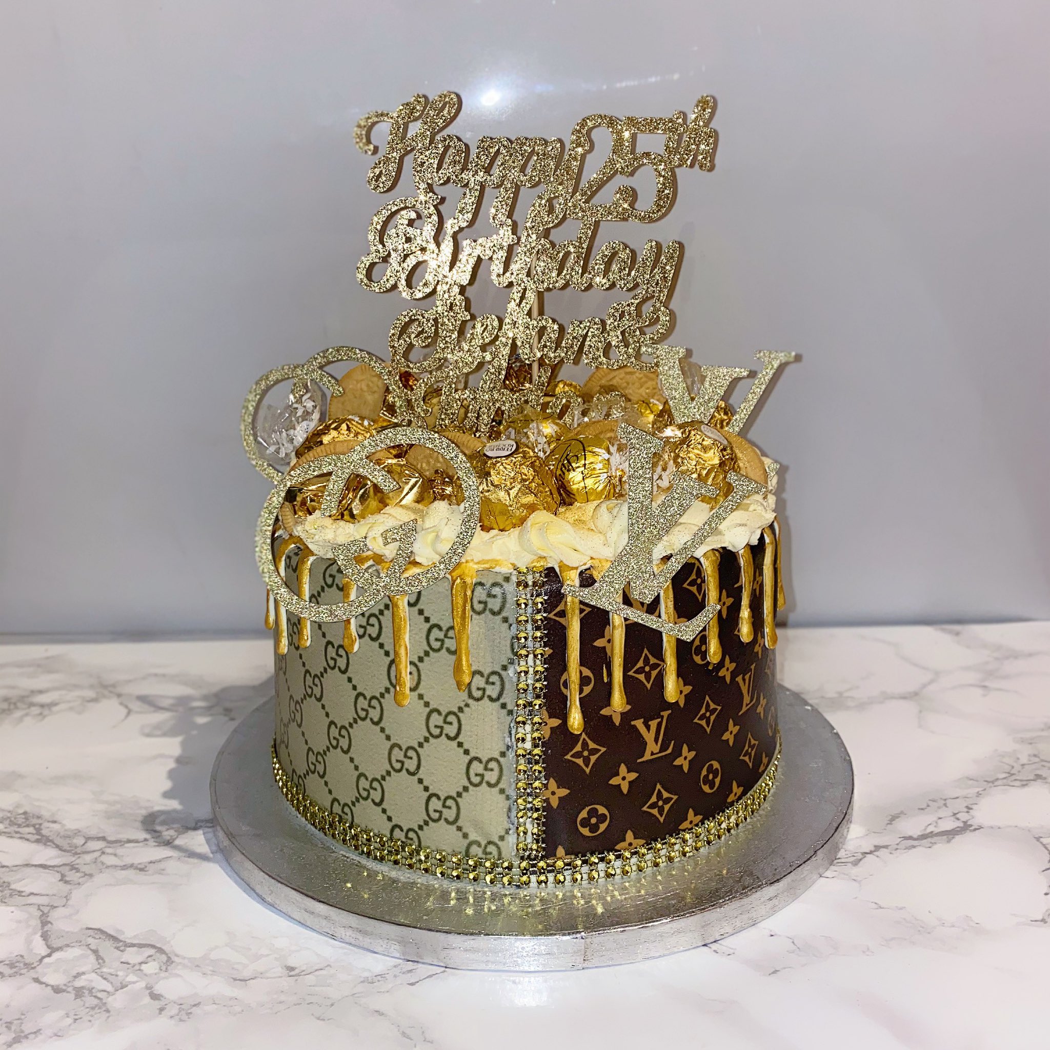 Abbie S Angelcakes Half Gucci Half Louis Vuitton Cake For Birthday Twins T Co Iyqaferguv Twitter