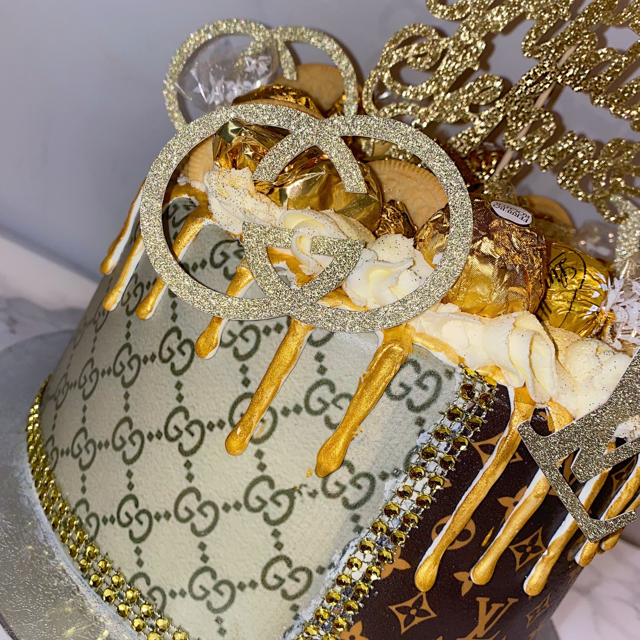 Abbie's AngelCakes 🍰 on X: Half Gucci / Half Louis Vuitton Cake for  birthday twins ✨  / X