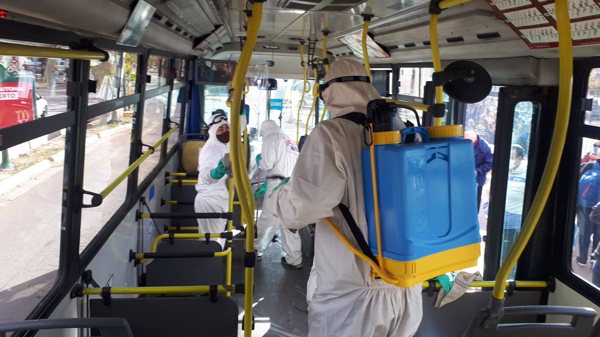 El correcto uso del barbijo o tapabocas,  que cubra nariz, boca y mentón, es fundamental para reducir las probabilidades de contagio del #Covid_19. 
#Transporte #TeCuidamos