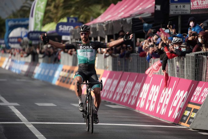 Sagan celebra su triunfo.