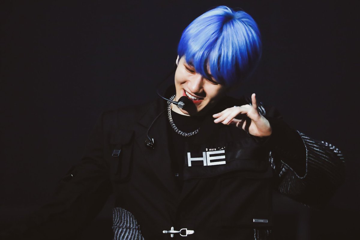 baekhyun pics 🐶 tweet media