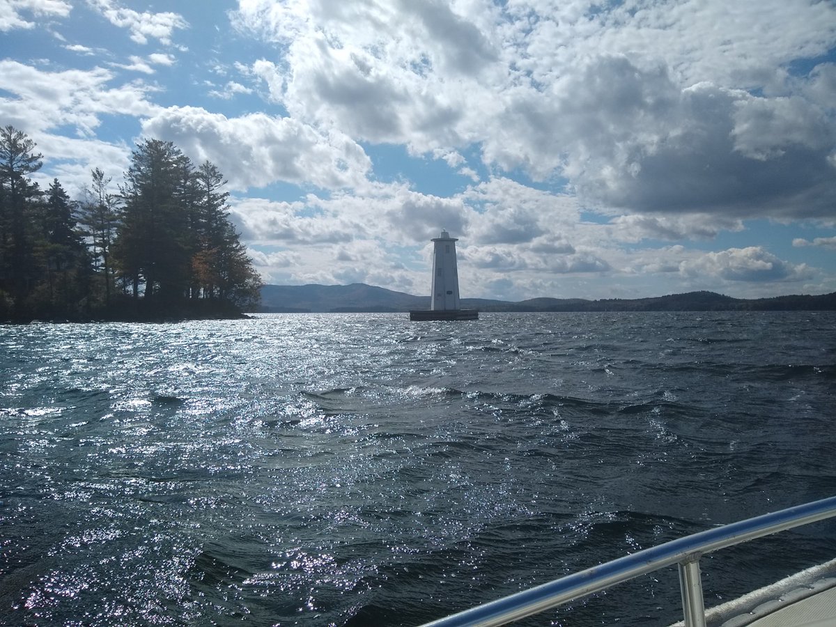 Our EPSCoR research team is looking for a PhD student in aquatic ecology/limnology, to be based in my lab @EEES_Dartmouth and to work on beautiful Lake Sunapee. Contact me for questions or more information. PLEASE RETWEET!