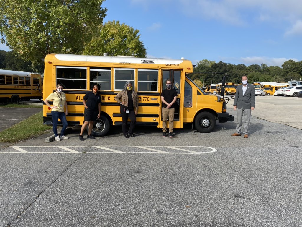 TerukoDobashi's tweet photo. Thank you @APSTransport for allowing @ToomerES to come to the transportation center to record our bus rider expectation video for our Toomer Cougars. #Preparation #CraftingExcellence #ModelExpectations #SafetyFirst @Inbrownsbag https://t.co/tlIX2vghpu