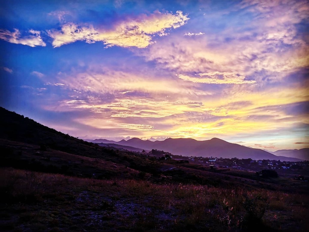 Así los amaneceres de O A X A C A 😍🌥️
#colores #nubes #tierra #oaxaca #amaneceres #oaxacansicaru #pasionxoaxaca #iggersmexico @pasionxoaxaca instagr.am/p/CGSU1hhA45v/