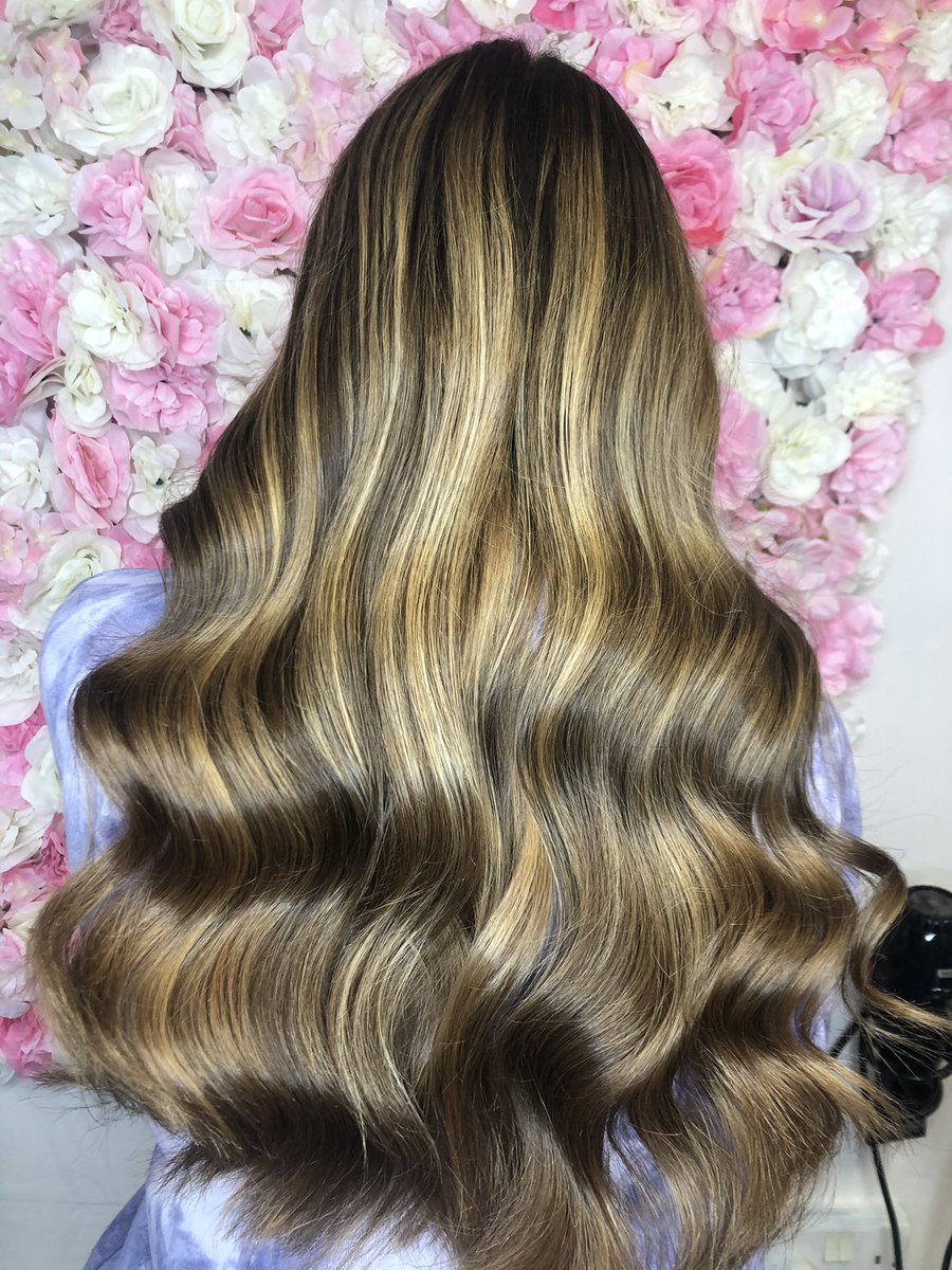 Niamh_MccannxXx's tweet photo. @hairbyniamhmccann 💇🏽‍♀️✨📲 https://t.co/Ci9B5YVaTi