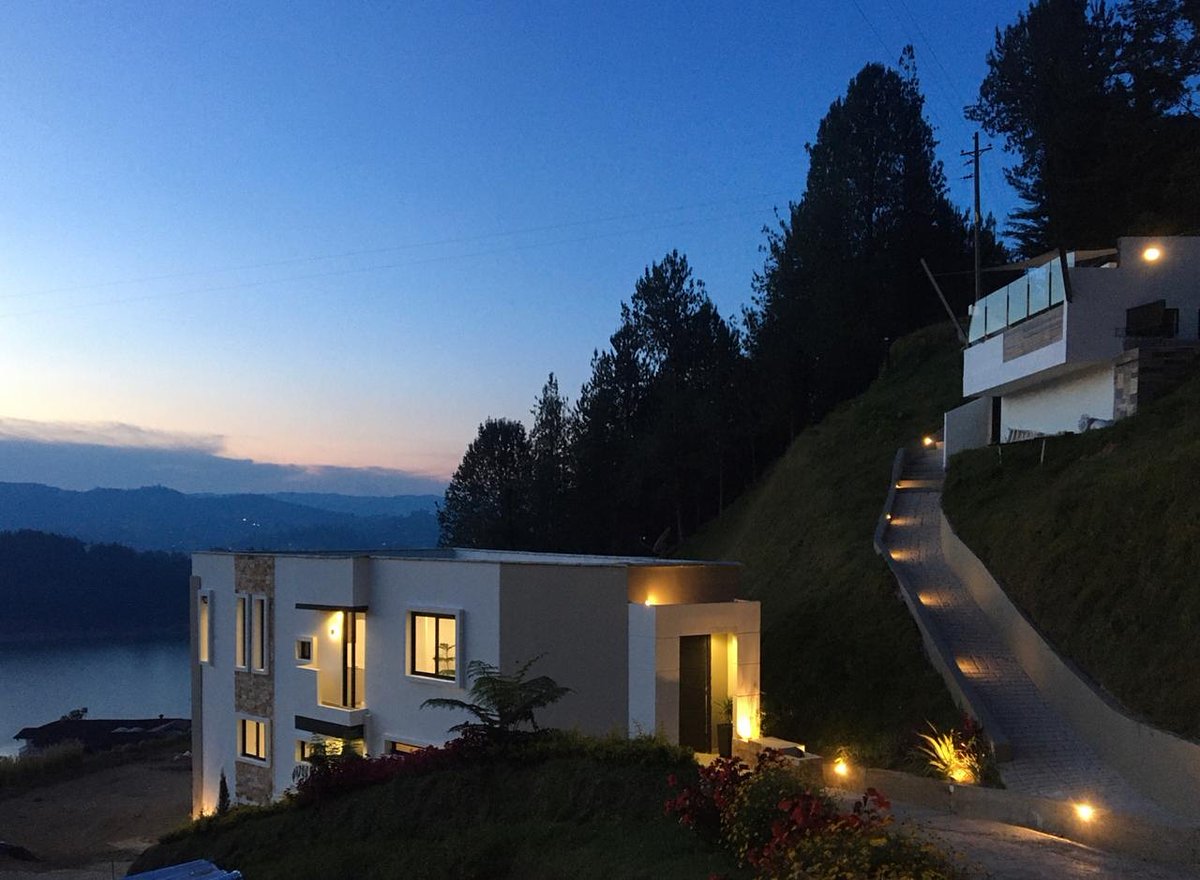jesymejia94's tweet photo. Ya que está tan de moda aquello de los glamping y lo costosos que son, les cuento que iniciamos un proyecto familiar alquilando nuestros apartamentos en Guatapé (mucho más económico). 

Si quieren info, me avisan. O WhatsApp: 3505940895.

Se agradece cualquier RT https://t.co/imRKKZBsbv