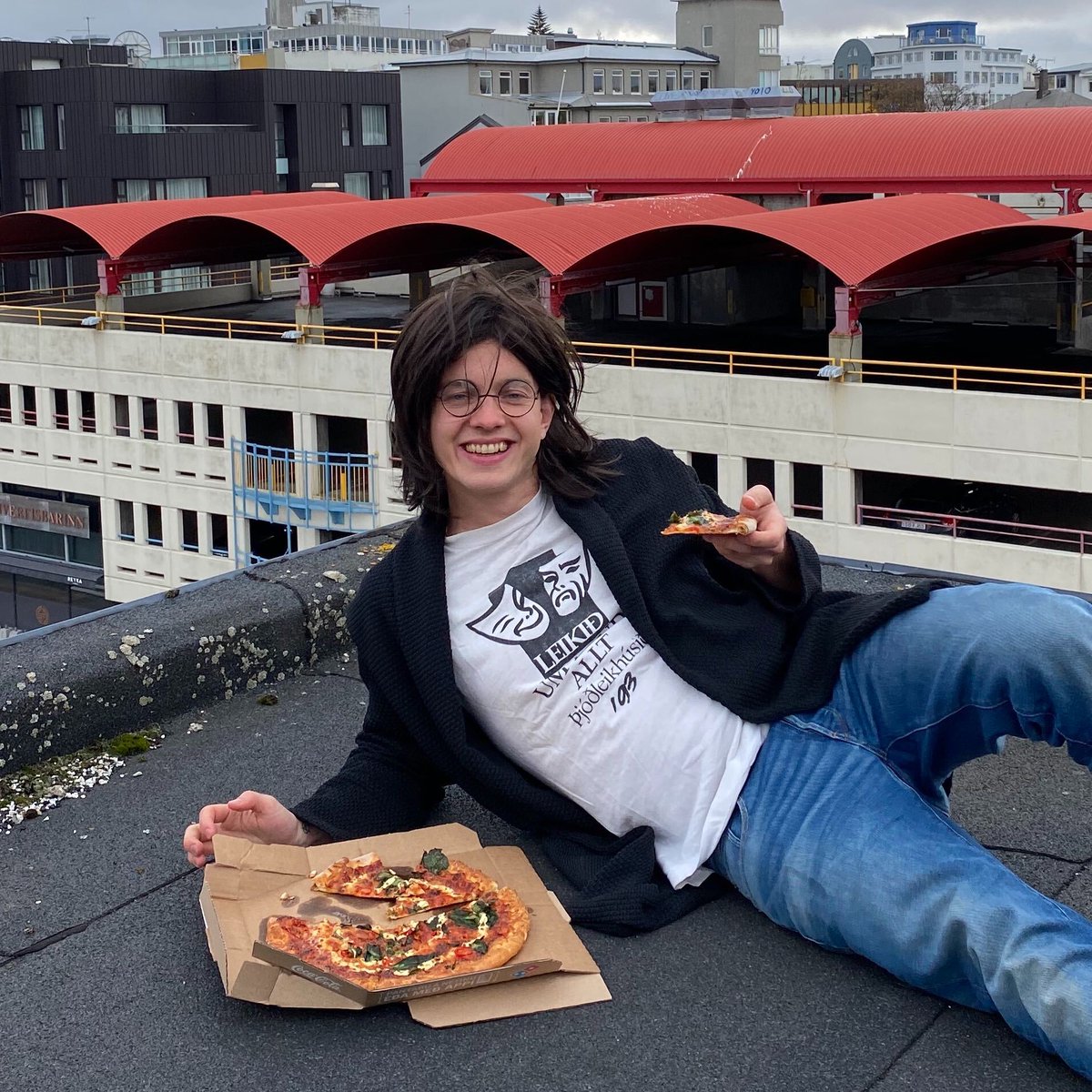 Veistu ekki hvað þú átt að fá þér í kvöldmat?🍕

Jóhann Kristófer er þessa daganna að vinna að uppsetningu leikverks. Hann fékk sér spínat, rjómaost, ferskan chili, laufléttan botn, kantolíu og hvítlauk. 

#pizzavikunnar #samstarf 🤝

<a href="/DPISL/">Domino's Pizza ÍSL</a>