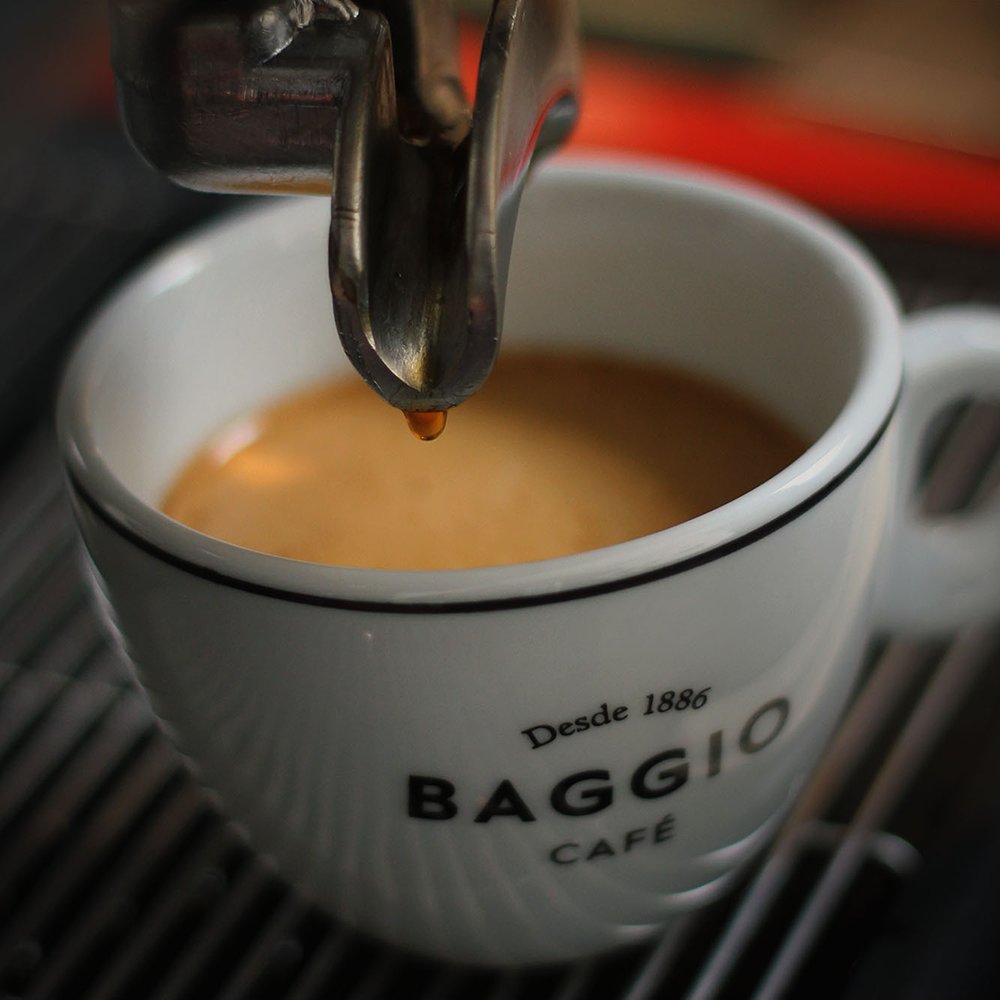 baggio_cafe's tweet photo. Para uma força extra no seu dia, que tal degustar de um café de alta qualidade? ☕❤
#baggiocafe #cafebaggio #cafegourmet #cafesgourmet #cafeespecial #cafesespeciais #capsulasnespresso #nespresso #cafearomatizado #melhorcafe #cafepremiado https://t.co/padVkV1qpQ