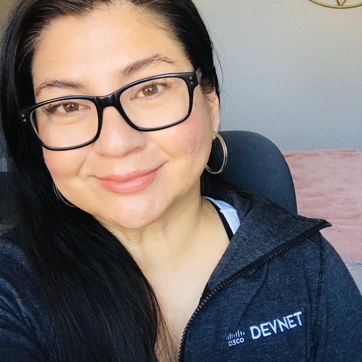 SoniaChavezmktg's tweet image. Appropriate attire for #DevNetCreate or any day.