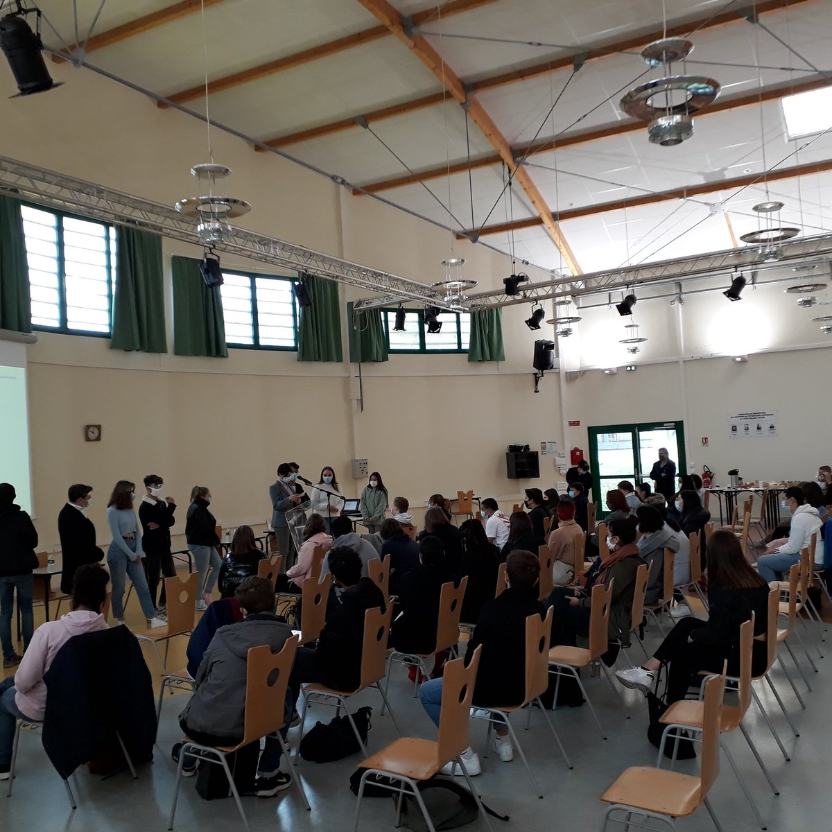 chmonnin25's tweet photo. Suite des rencontres #intercvl dans @acbesancon , au lycée Cuvier à Montbéliard pour les circonscriptions de l'Aire urbaine. Parmi les thèmes qui préoccupent les candidats au @CAVLBesac le développement durable, la santé, la solidarité, les arts @VieLyceenne https://t.co/pO23kzMqEL