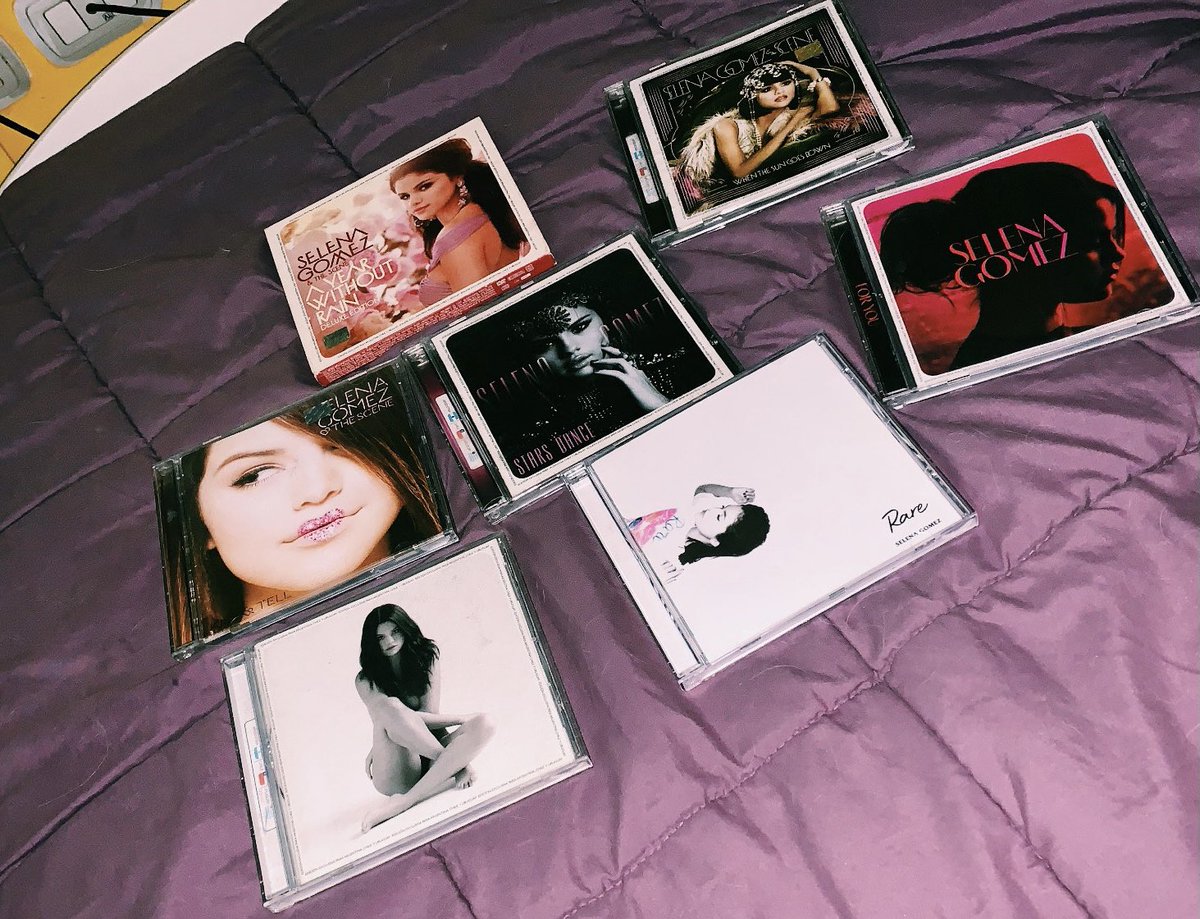 vulnerablexsel's tweet photo. desde 2010 🖤 love you @selenagomez https://t.co/qdtb4atbUc