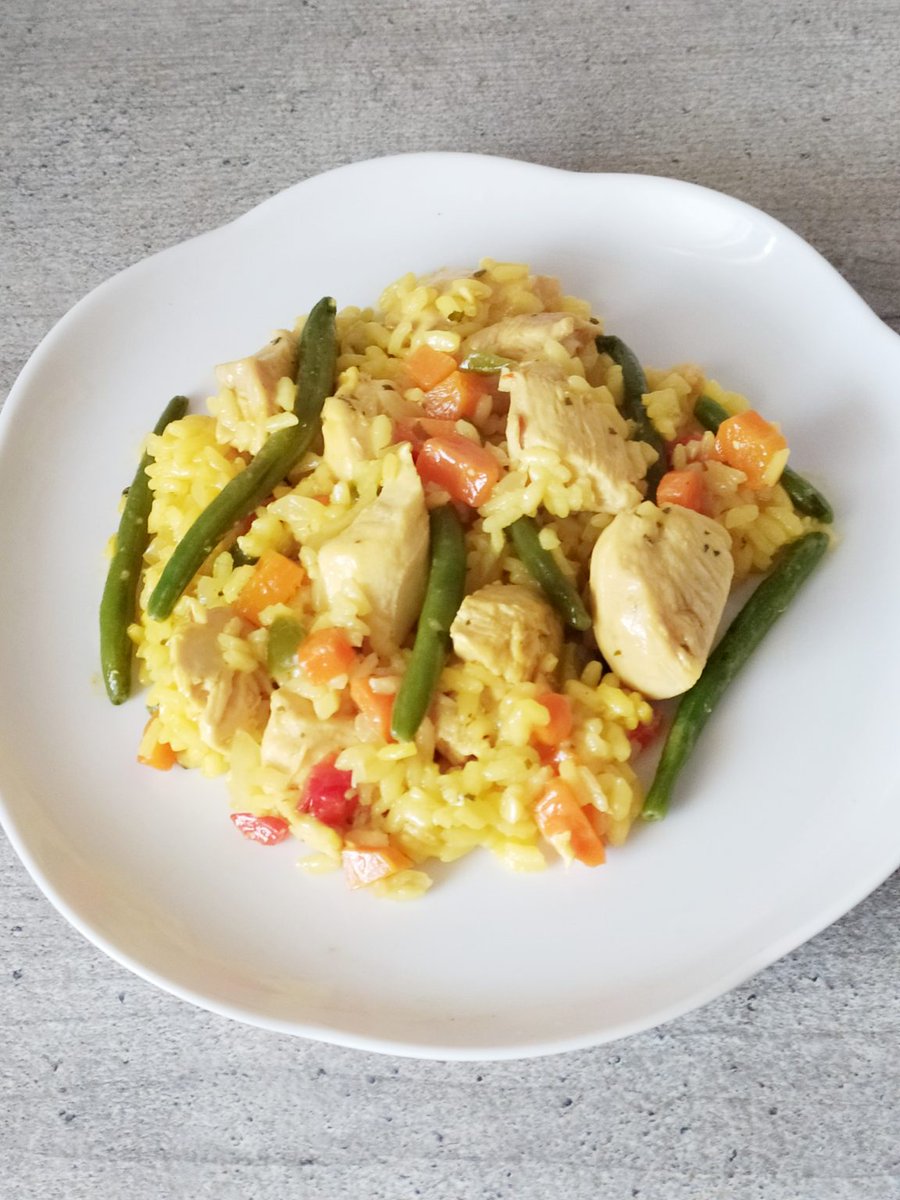 #recetafacil Arroz con pollo y verduras es una verdadera delicia, ideal para toda la familia. Con #azafran y #curcuma 
#arrozconpolloyverduras #platodeldia #comidacasera 
cucinaconclaudia.com/arroz-con-poll…