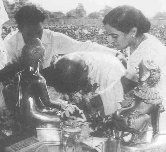 bharathvalavan's tweet photo. அக்14
#சனாதன_வேரறுப்பு_நாள் 
#புரட்சியாளர்_அம்பேத்கர் அவர்கள் #10லட்சம்_மக்களுடன் 
#இந்து_மதத்திலிருந்து_வெளியேறி 
#ஆதி_பெளத்தத்தில்_இணைந்து 
#சனாதனத்தை_வேரறுத்த_நாள் https://t.co/FTFny8oVC0