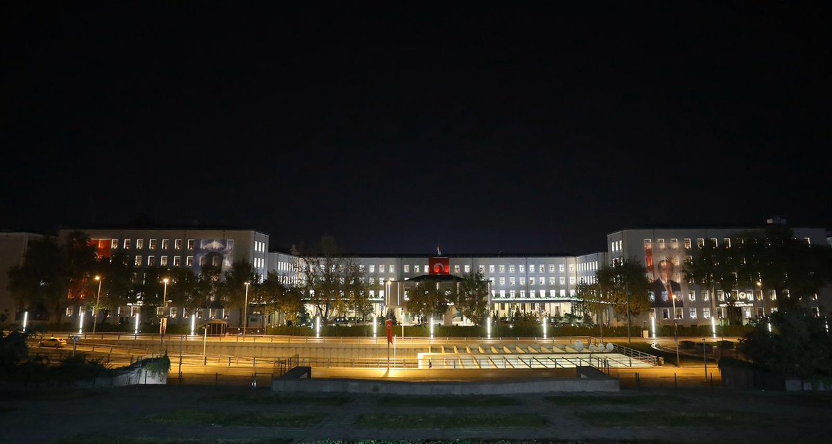 Işıklarımız hiç sönmüyor.