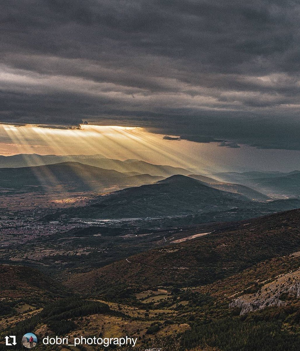 Kada Pirot priča priču, to izgleda ovako! #oblaci
.
#wheretoserbia #pirot #niš #prirodasrbije #priroda #picoftheday #lifestory #natureadventure #natureview #mountain_world #exploreeverywhere on
https://t.co/gubaEBlvR7 https://t.co/Xy6BLxUCiO