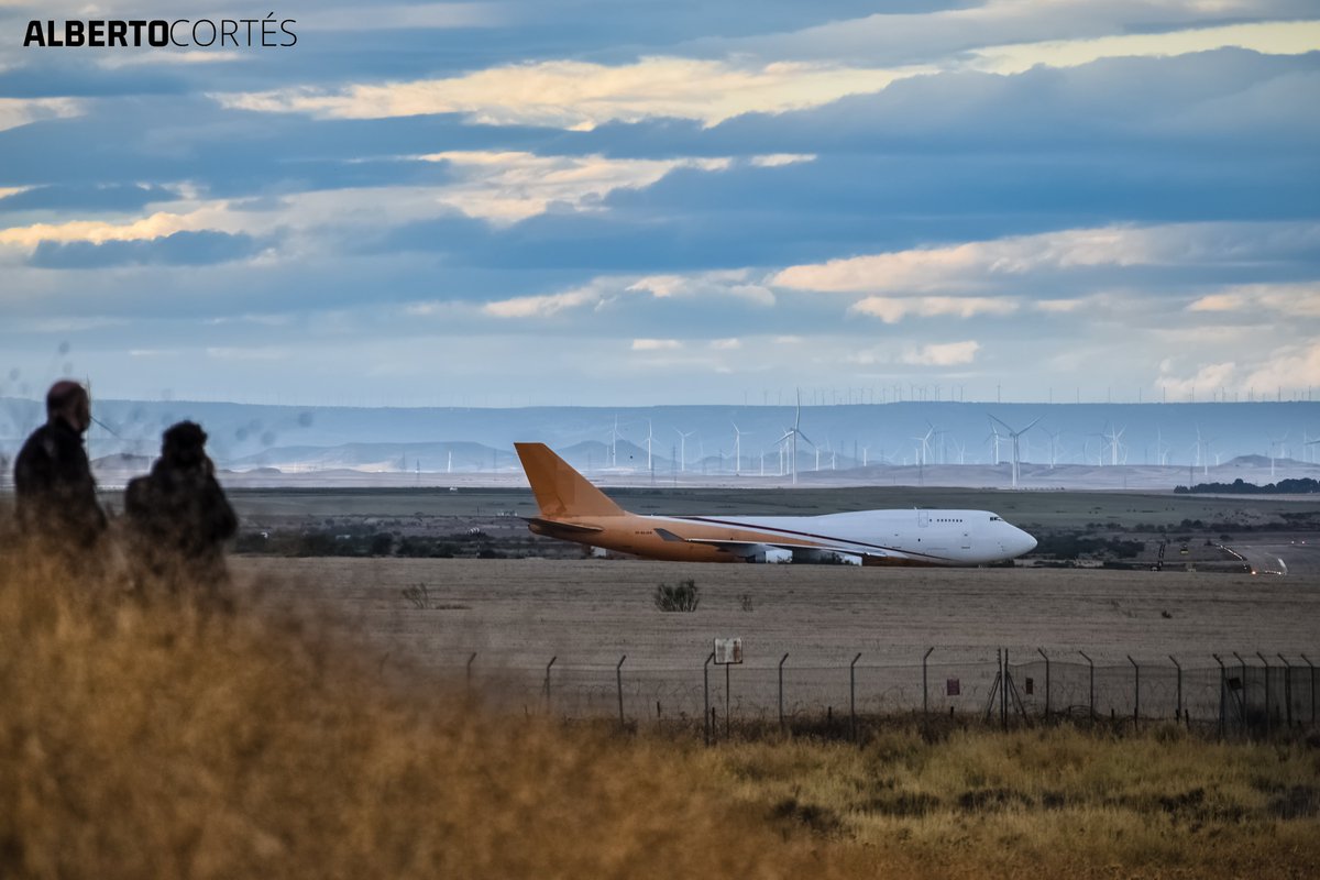 Hoy hemos podido ver algo que rara vez sucede en Zaragoza: cargueros aterrizando por la pista 30L, la cual suele ser utilizada casi exclusivamente por militares.

📷 747-400 de Aerotranscargo (ER-BAJ) 

<a href="/nestorlaorden/">Nestor La Orden</a> <a href="/aerogrelo/">Aerogrelo</a> <a href="/jamg43/">José Antonio</a> <a href="/zazAirport/">Aeropuerto de Zaragoza</a>